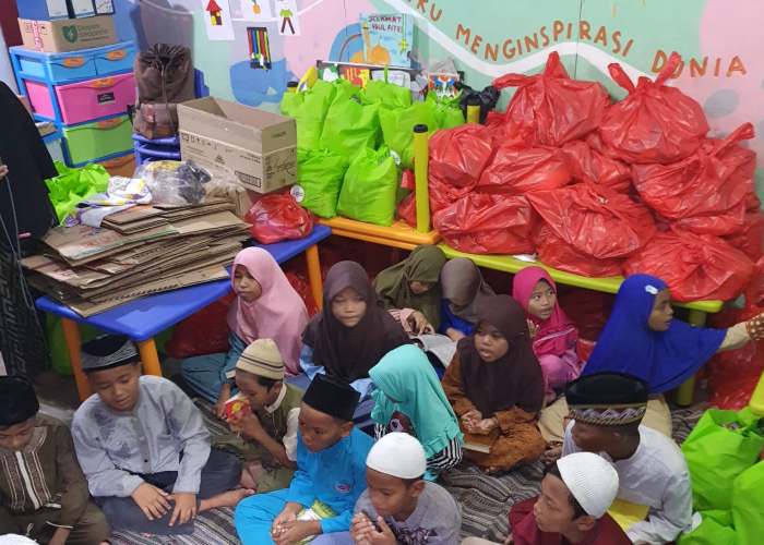 Sedekah Untuk Pendidikan Anak di Kawasan Pemulung